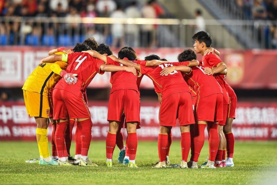 国足两战, 的比分负于 国足两战, 的比分负于