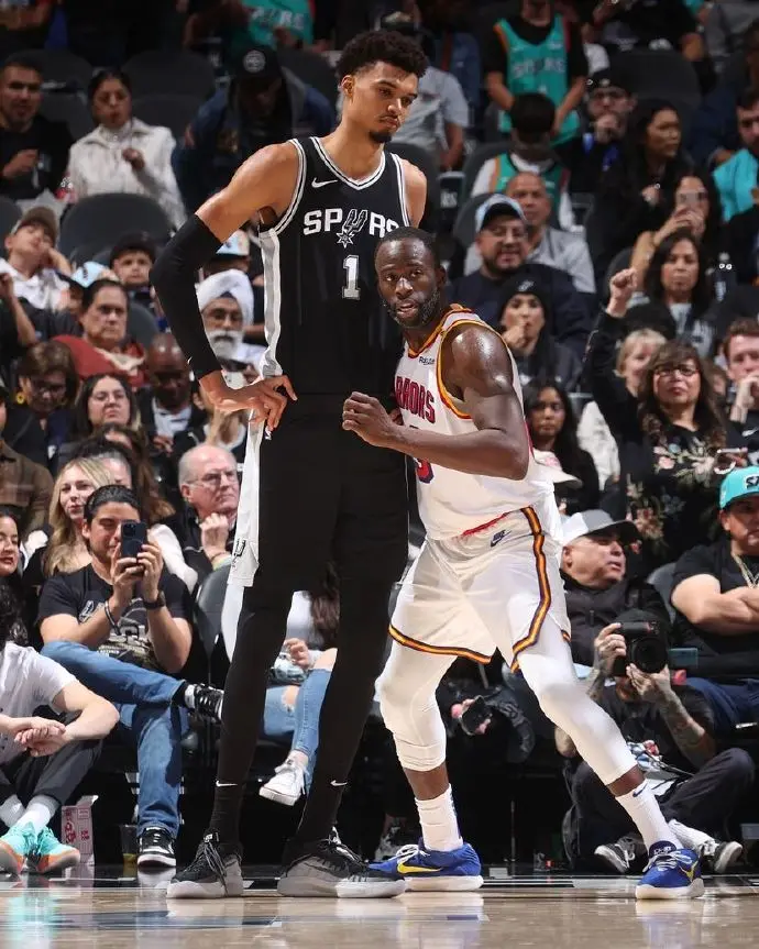 同时还是个, 亚马站在一, src 同时还是个, 亚马站在一, src